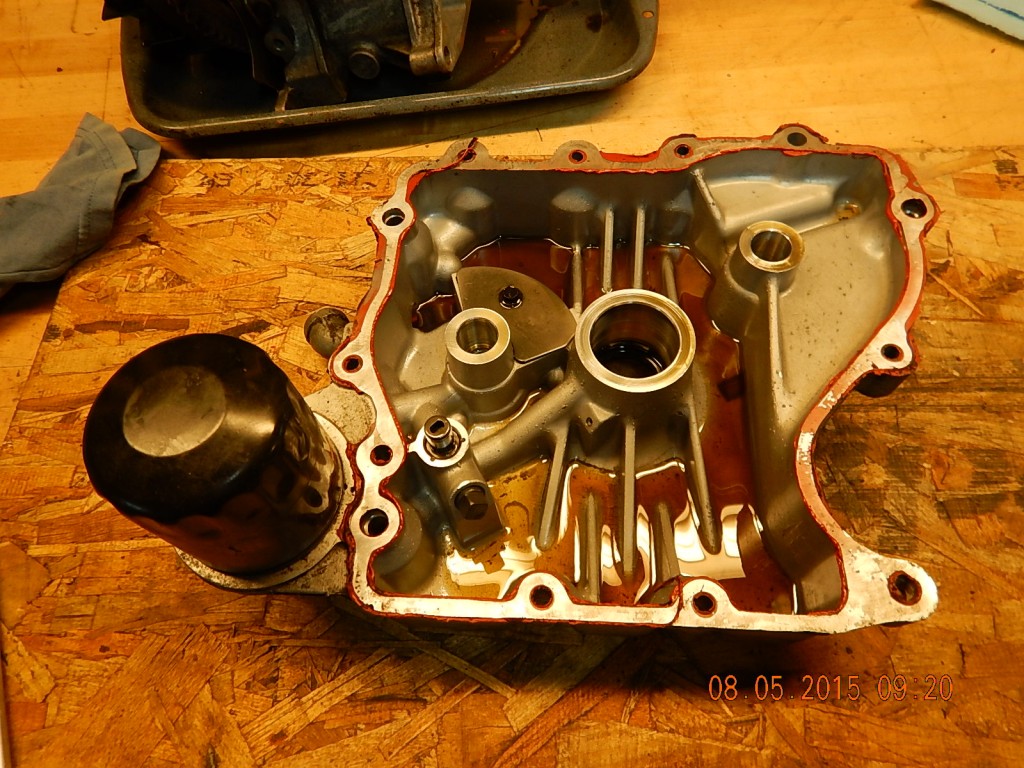 14 hp oil pan. You have to take this thing totally apart to change the piston rings.